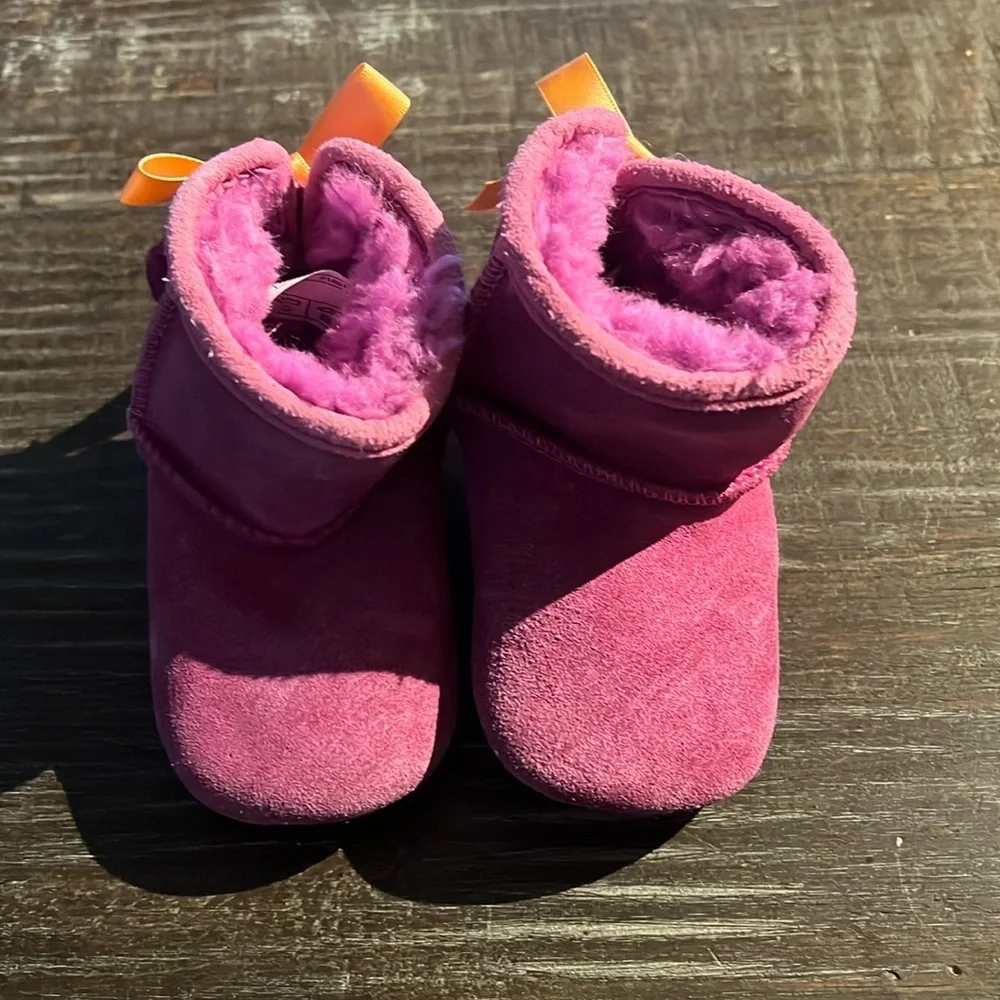 Hot pink Ugg’s toddler girl